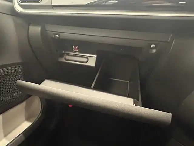 シトロエン Ｃ３ シャイン 岡山県 2020(令2)年 3.3万km アーモンドグリーン 純正ナビ/AndroidAuto/AppleCarPlay/ミラーリング/メモリナビ/フルセグTV/フロントドラレコ/LEDインテリージェントライト/バックカメラ/リアパーキングセンサー/BSA/トランクコントロール/アクティブセーフティブレーキ/疲労検知システム/LKA/クルーズコントロール