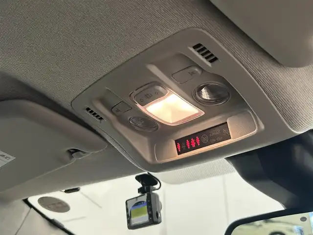 シトロエン Ｃ３ シャイン 岡山県 2020(令2)年 3.3万km アーモンドグリーン 純正ナビ/AndroidAuto/AppleCarPlay/ミラーリング/メモリナビ/フルセグTV/フロントドラレコ/LEDインテリージェントライト/バックカメラ/リアパーキングセンサー/BSA/トランクコントロール/アクティブセーフティブレーキ/疲労検知システム/LKA/クルーズコントロール