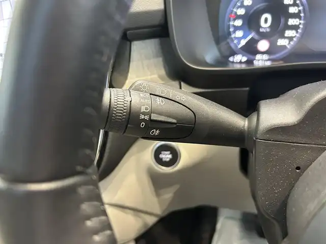 ボルボ ＸＣ４０ リチャージPHV T5 インスクリプション 大阪府 2020(令2)年 2.6万km 青 サンルーフ/ACC/BLIS/純正ナビ/TV/360度カメラ/applecarplay/純正19インチAW/LEDヘッドライト/クリアランスソナー/電動リアゲート/ルーフレール/ワイヤレス充電/ETC/ドラレコ/スマートキー/HarmanKardon/革シート/パワーシート/Dシートメモリ/シートヒーター/ステアリングヒーター