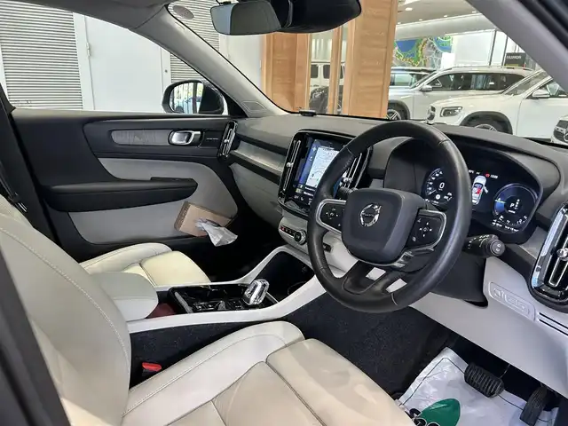ボルボ ＸＣ４０ リチャージPHV T5 インスクリプション 大阪府 2020(令2)年 2.6万km 青 サンルーフ/ACC/BLIS/純正ナビ/TV/360度カメラ/applecarplay/純正19インチAW/LEDヘッドライト/クリアランスソナー/電動リアゲート/ルーフレール/ワイヤレス充電/ETC/ドラレコ/スマートキー/HarmanKardon/革シート/パワーシート/Dシートメモリ/シートヒーター/ステアリングヒーター