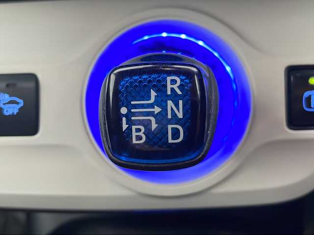 トヨタ プリウス S 静岡県 2016(平28)年 7.9万km アティチュードブラックマイカ /ディスプレイオーディオ//Bluetooth//バックカメラ//モデリスタエアロ//ローダウン//社外18インチAW//セーフティセンス//オートハイビーム//スマートキー//LEDヘッドライト//ETC