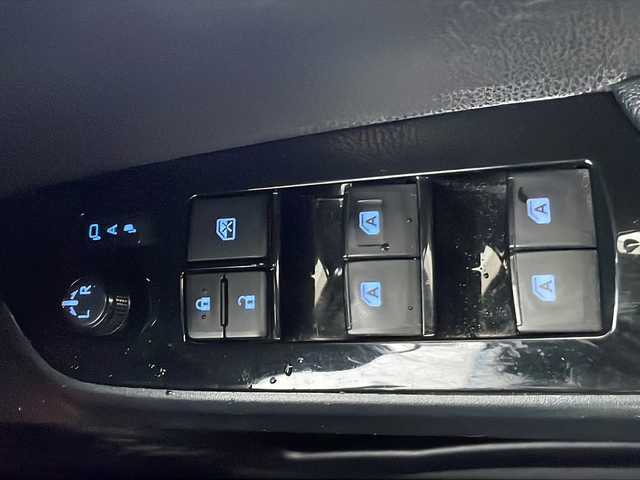 トヨタ プリウス S 静岡県 2016(平28)年 7.9万km アティチュードブラックマイカ /ディスプレイオーディオ//Bluetooth//バックカメラ//モデリスタエアロ//ローダウン//社外18インチAW//セーフティセンス//オートハイビーム//スマートキー//LEDヘッドライト//ETC