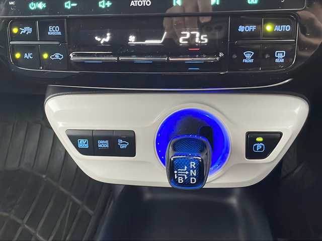 トヨタ プリウス S 静岡県 2016(平28)年 7.9万km アティチュードブラックマイカ /ディスプレイオーディオ//Bluetooth//バックカメラ//モデリスタエアロ//ローダウン//社外18インチAW//セーフティセンス//オートハイビーム//スマートキー//LEDヘッドライト//ETC