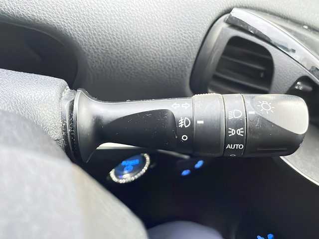 トヨタ プリウス S 静岡県 2016(平28)年 7.9万km アティチュードブラックマイカ /ディスプレイオーディオ//Bluetooth//バックカメラ//モデリスタエアロ//ローダウン//社外18インチAW//セーフティセンス//オートハイビーム//スマートキー//LEDヘッドライト//ETC