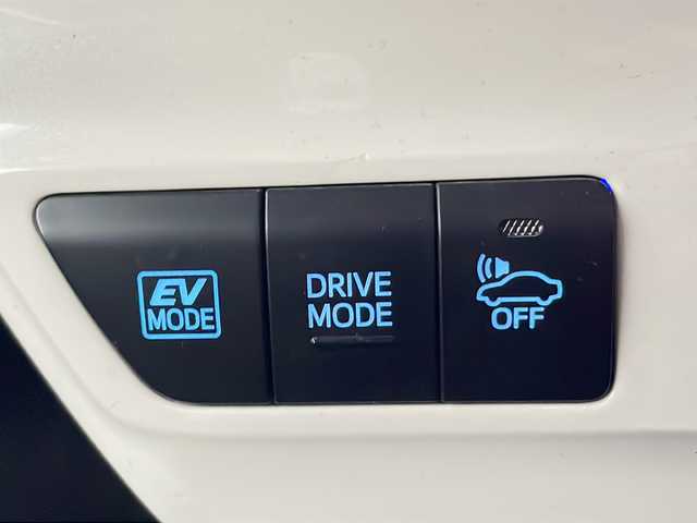 トヨタ プリウス S 静岡県 2016(平28)年 7.9万km アティチュードブラックマイカ /ディスプレイオーディオ//Bluetooth//バックカメラ//モデリスタエアロ//ローダウン//社外18インチAW//セーフティセンス//オートハイビーム//スマートキー//LEDヘッドライト//ETC