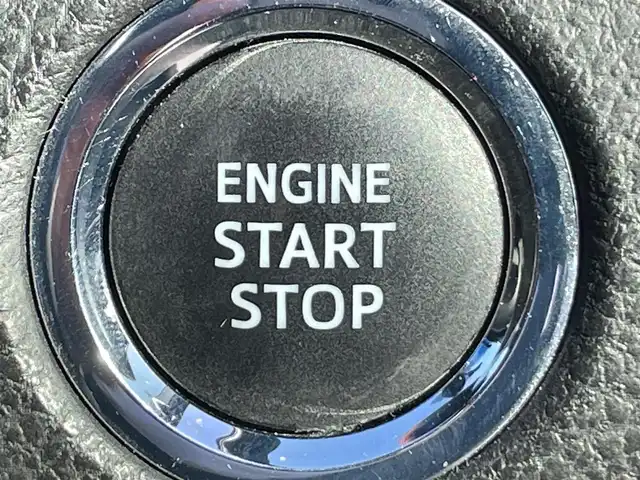 トヨタ ハリアー プレミアム 岡山県 2017(平29)年 8.1万km スパークリングブラックパールクリスタルシャイン 登録時走行距離80410km/アルパイン9インチナビ/フルセグTV(AM.FM.CD.DVD.TV.BT)/バックカメラ/ETC/前後ドライブレコーダー/クリアランスソナー/衝突軽減ブレーキ/横滑り防止装置/クルーズコントロール(追従走行あり)/車線逸脱警報（レーンキープアシスト）/オートライト/アイドリングストップ/電動リアゲート/18インチ純正AW/純正フロアマット/ハーフレザーシート/D席パワーシート/プッシュスタート/スマートキー/スペアキー