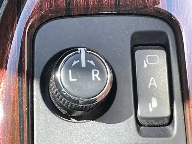 トヨタ ハリアー プレミアム 岡山県 2017(平29)年 8.1万km スパークリングブラックパールクリスタルシャイン 登録時走行距離80410km/アルパイン9インチナビ/フルセグTV(AM.FM.CD.DVD.TV.BT)/バックカメラ/ETC/前後ドライブレコーダー/クリアランスソナー/衝突軽減ブレーキ/横滑り防止装置/クルーズコントロール(追従走行あり)/車線逸脱警報（レーンキープアシスト）/オートライト/アイドリングストップ/電動リアゲート/18インチ純正AW/純正フロアマット/ハーフレザーシート/D席パワーシート/プッシュスタート/スマートキー/スペアキー