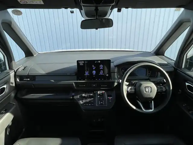 ホンダ ステップワゴン スパーダ eHEV 滋賀県 2024(令6)年 0.5万km プラチナホワイトパール ホンダセンシング/・衝突軽減ブレーキ/・誤発信抑制機能/・車線逸脱警報/・標識認識システム/・先行車発信通知/・アダプティブクルーズコントロール/・オートマチックハイビーム/・ブラインドスポットモニター/純正メモリナビ/(・フルセグTV CD DVD Bluetooth USB)/バックカメラ/両側パワースライドドア/パワーバックドア/ハーフレザーシート/シートヒーター/2列目オットマン/電動パーキングブレーキ/オートブレーキホールド/電動格納ミラー/ウインカーミラー/純正フロアマット/ETC/スマートキー×２/LEDヘッドライト/オートライト