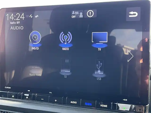 ホンダ ステップワゴン スパーダ eHEV 滋賀県 2024(令6)年 0.5万km プラチナホワイトパール ホンダセンシング/・衝突軽減ブレーキ/・誤発信抑制機能/・車線逸脱警報/・標識認識システム/・先行車発信通知/・アダプティブクルーズコントロール/・オートマチックハイビーム/・ブラインドスポットモニター/純正メモリナビ/(・フルセグTV CD DVD Bluetooth USB)/バックカメラ/両側パワースライドドア/パワーバックドア/ハーフレザーシート/シートヒーター/2列目オットマン/電動パーキングブレーキ/オートブレーキホールド/電動格納ミラー/ウインカーミラー/純正フロアマット/ETC/スマートキー×２/LEDヘッドライト/オートライト