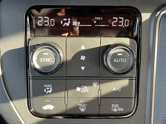 ホンダ ステップワゴン スパーダ eHEV 滋賀県 2024(令6)年 0.5万km プラチナホワイトパール ホンダセンシング/・衝突軽減ブレーキ/・誤発信抑制機能/・車線逸脱警報/・標識認識システム/・先行車発信通知/・アダプティブクルーズコントロール/・オートマチックハイビーム/・ブラインドスポットモニター/純正メモリナビ/(・フルセグTV CD DVD Bluetooth USB)/バックカメラ/両側パワースライドドア/パワーバックドア/ハーフレザーシート/シートヒーター/2列目オットマン/電動パーキングブレーキ/オートブレーキホールド/電動格納ミラー/ウインカーミラー/純正フロアマット/ETC/スマートキー×２/LEDヘッドライト/オートライト