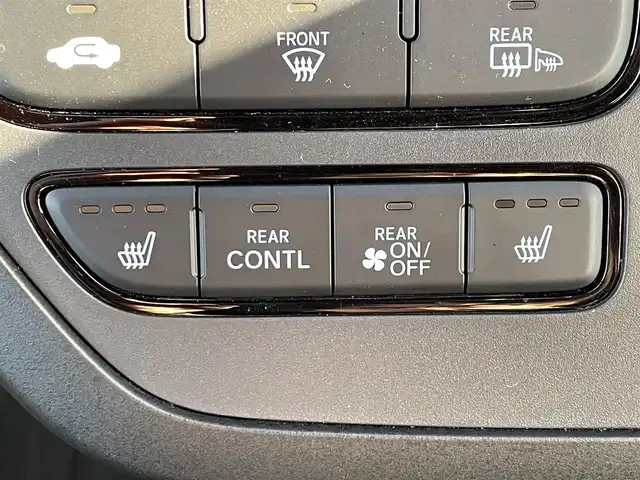 ホンダ ステップワゴン スパーダ eHEV 滋賀県 2024(令6)年 0.5万km プラチナホワイトパール ホンダセンシング/・衝突軽減ブレーキ/・誤発信抑制機能/・車線逸脱警報/・標識認識システム/・先行車発信通知/・アダプティブクルーズコントロール/・オートマチックハイビーム/・ブラインドスポットモニター/純正メモリナビ/(・フルセグTV CD DVD Bluetooth USB)/バックカメラ/両側パワースライドドア/パワーバックドア/ハーフレザーシート/シートヒーター/2列目オットマン/電動パーキングブレーキ/オートブレーキホールド/電動格納ミラー/ウインカーミラー/純正フロアマット/ETC/スマートキー×２/LEDヘッドライト/オートライト