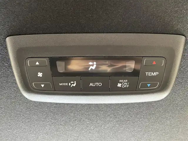 ホンダ ステップワゴン スパーダ eHEV 滋賀県 2024(令6)年 0.5万km プラチナホワイトパール ホンダセンシング/・衝突軽減ブレーキ/・誤発信抑制機能/・車線逸脱警報/・標識認識システム/・先行車発信通知/・アダプティブクルーズコントロール/・オートマチックハイビーム/・ブラインドスポットモニター/純正メモリナビ/(・フルセグTV CD DVD Bluetooth USB)/バックカメラ/両側パワースライドドア/パワーバックドア/ハーフレザーシート/シートヒーター/2列目オットマン/電動パーキングブレーキ/オートブレーキホールド/電動格納ミラー/ウインカーミラー/純正フロアマット/ETC/スマートキー×２/LEDヘッドライト/オートライト