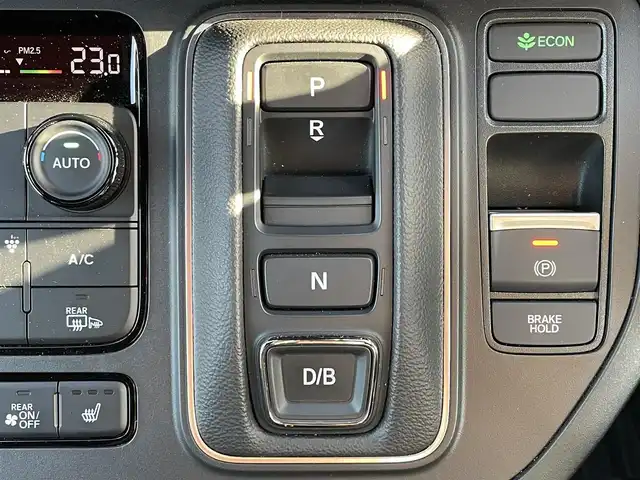 ホンダ ステップワゴン スパーダ eHEV 滋賀県 2024(令6)年 0.5万km プラチナホワイトパール ホンダセンシング/・衝突軽減ブレーキ/・誤発信抑制機能/・車線逸脱警報/・標識認識システム/・先行車発信通知/・アダプティブクルーズコントロール/・オートマチックハイビーム/・ブラインドスポットモニター/純正メモリナビ/(・フルセグTV CD DVD Bluetooth USB)/バックカメラ/両側パワースライドドア/パワーバックドア/ハーフレザーシート/シートヒーター/2列目オットマン/電動パーキングブレーキ/オートブレーキホールド/電動格納ミラー/ウインカーミラー/純正フロアマット/ETC/スマートキー×２/LEDヘッドライト/オートライト