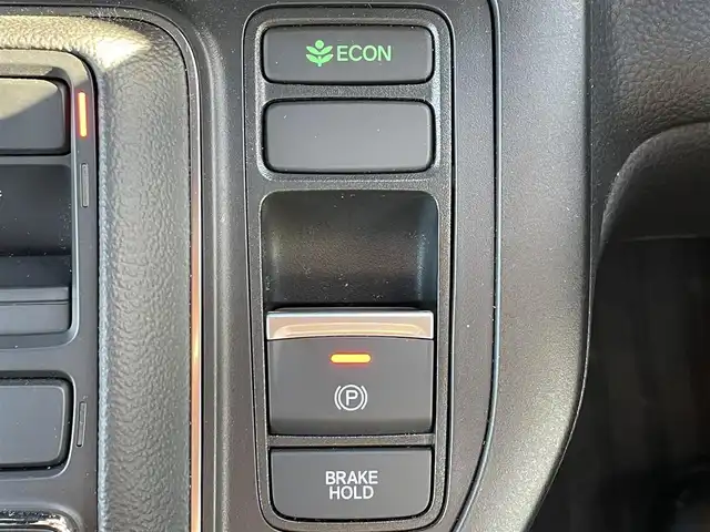 ホンダ ステップワゴン スパーダ eHEV 滋賀県 2024(令6)年 0.5万km プラチナホワイトパール ホンダセンシング/・衝突軽減ブレーキ/・誤発信抑制機能/・車線逸脱警報/・標識認識システム/・先行車発信通知/・アダプティブクルーズコントロール/・オートマチックハイビーム/・ブラインドスポットモニター/純正メモリナビ/(・フルセグTV CD DVD Bluetooth USB)/バックカメラ/両側パワースライドドア/パワーバックドア/ハーフレザーシート/シートヒーター/2列目オットマン/電動パーキングブレーキ/オートブレーキホールド/電動格納ミラー/ウインカーミラー/純正フロアマット/ETC/スマートキー×２/LEDヘッドライト/オートライト