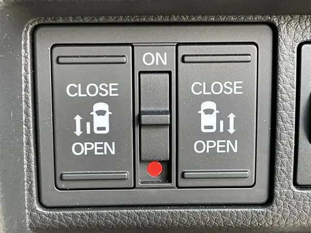 ホンダ ステップワゴン スパーダ eHEV 滋賀県 2024(令6)年 0.5万km プラチナホワイトパール ホンダセンシング/・衝突軽減ブレーキ/・誤発信抑制機能/・車線逸脱警報/・標識認識システム/・先行車発信通知/・アダプティブクルーズコントロール/・オートマチックハイビーム/・ブラインドスポットモニター/純正メモリナビ/(・フルセグTV CD DVD Bluetooth USB)/バックカメラ/両側パワースライドドア/パワーバックドア/ハーフレザーシート/シートヒーター/2列目オットマン/電動パーキングブレーキ/オートブレーキホールド/電動格納ミラー/ウインカーミラー/純正フロアマット/ETC/スマートキー×２/LEDヘッドライト/オートライト