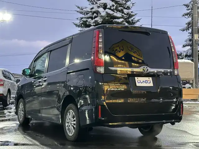 トヨタ エスクァイア Gi ブラックテーラード 道北・旭川 2016(平28)年 13万km ブラック (株)IDOMが運営する【じしゃロン旭川店】の自社ローン対象車両になります。こちらは現金ご利用時の価格です。自社ローンご希望の方は別途その旨お申付け下さい。/　/・純正ナビ(CD/DVD/BT/SD/フルセグ)/・バックカメラ/・ETC/・ドライブレコーダー/・レーダーブレーキ/・クルーズコントロール/・両側パワースライドドア/・両席シートヒーター/・電動格納ウィンカーミラー/・プッシュスタート/・スマートキー2個/・フォグランプ/・現車装着サマータイヤ 純正AW195/65R15