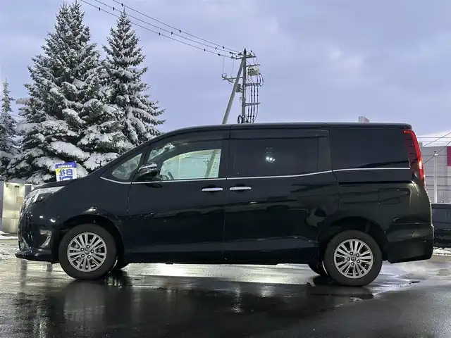 トヨタ エスクァイア Gi ブラックテーラード 道北・旭川 2016(平28)年 13万km ブラック (株)IDOMが運営する【じしゃロン旭川店】の自社ローン対象車両になります。こちらは現金ご利用時の価格です。自社ローンご希望の方は別途その旨お申付け下さい。/　/・純正ナビ(CD/DVD/BT/SD/フルセグ)/・バックカメラ/・ETC/・ドライブレコーダー/・レーダーブレーキ/・クルーズコントロール/・両側パワースライドドア/・両席シートヒーター/・電動格納ウィンカーミラー/・プッシュスタート/・スマートキー2個/・フォグランプ/・現車装着サマータイヤ 純正AW195/65R15