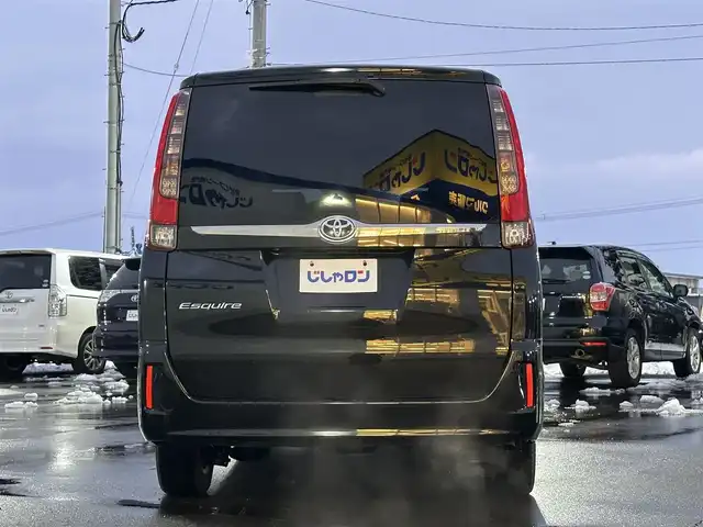 トヨタ エスクァイア Gi ブラックテーラード 道北・旭川 2016(平28)年 13万km ブラック (株)IDOMが運営する【じしゃロン旭川店】の自社ローン対象車両になります。こちらは現金ご利用時の価格です。自社ローンご希望の方は別途その旨お申付け下さい。/　/・純正ナビ(CD/DVD/BT/SD/フルセグ)/・バックカメラ/・ETC/・ドライブレコーダー/・レーダーブレーキ/・クルーズコントロール/・両側パワースライドドア/・両席シートヒーター/・電動格納ウィンカーミラー/・プッシュスタート/・スマートキー2個/・フォグランプ/・現車装着サマータイヤ 純正AW195/65R15