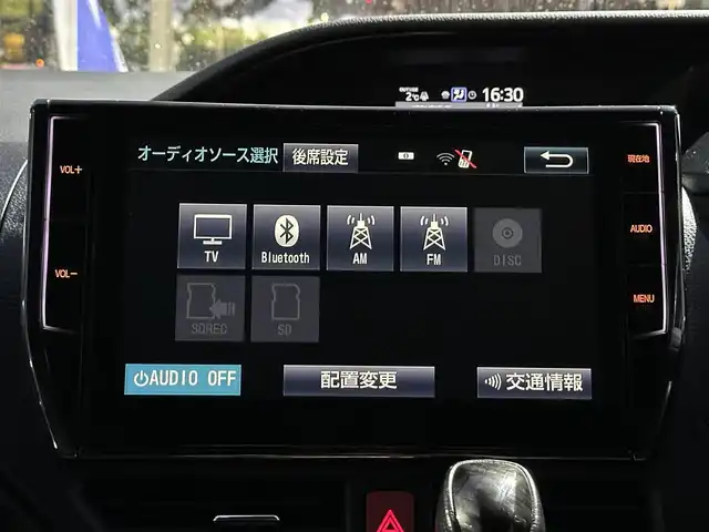 トヨタ エスクァイア Gi ブラックテーラード 道北・旭川 2016(平28)年 13万km ブラック (株)IDOMが運営する【じしゃロン旭川店】の自社ローン対象車両になります。こちらは現金ご利用時の価格です。自社ローンご希望の方は別途その旨お申付け下さい。/　/・純正ナビ(CD/DVD/BT/SD/フルセグ)/・バックカメラ/・ETC/・ドライブレコーダー/・レーダーブレーキ/・クルーズコントロール/・両側パワースライドドア/・両席シートヒーター/・電動格納ウィンカーミラー/・プッシュスタート/・スマートキー2個/・フォグランプ/・現車装着サマータイヤ 純正AW195/65R15