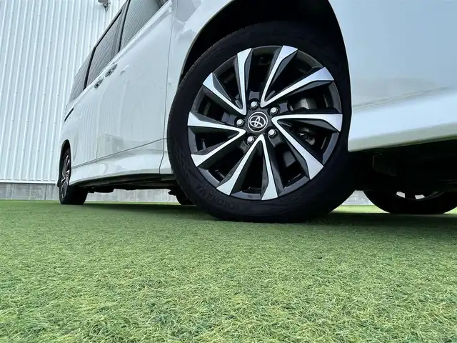 トヨタ ヴォクシー S－Z 香川県 2024(令6)年 1.4万km ホワイトパールクリスタルシャイン トヨタセーフティーセンス/・プリクラッシュ/・LTA/純正10.5型ナビ/バックカメラ/両側パワースライドドア/ハーフレザーシート/シートヒーター/革巻きステアリング/ステアリングリモコン/レーダークルーズ/電動パーキング/オートホールド/サンシェード/スマートキー/プッシュスタート