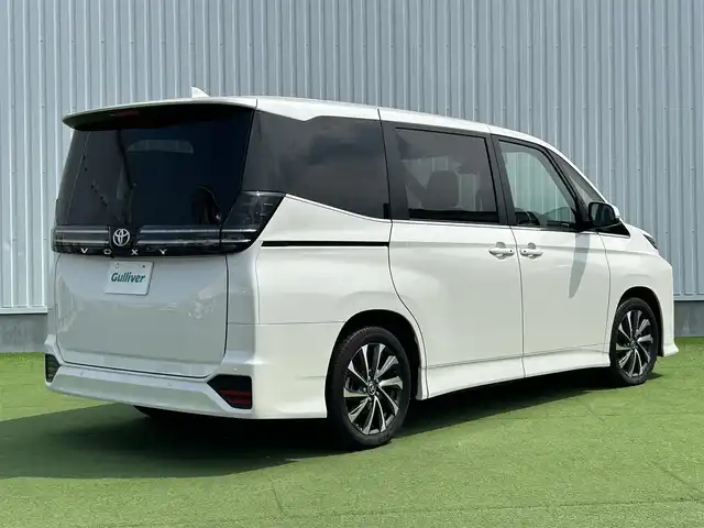 トヨタ ヴォクシー S－Z 香川県 2024(令6)年 1.4万km ホワイトパールクリスタルシャイン トヨタセーフティーセンス/・プリクラッシュ/・LTA/純正10.5型ナビ/バックカメラ/両側パワースライドドア/ハーフレザーシート/シートヒーター/革巻きステアリング/ステアリングリモコン/レーダークルーズ/電動パーキング/オートホールド/サンシェード/スマートキー/プッシュスタート