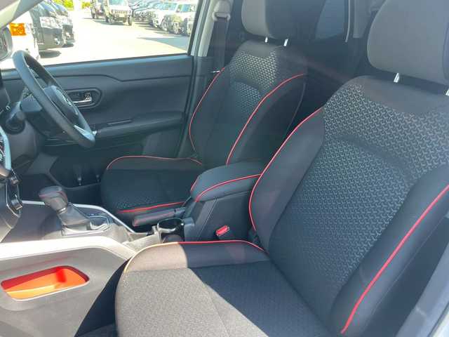 ダイハツ ロッキー G 宮崎県 2019(令1)年 4.6万km シャイニングホワイトパール デジタルインナーミラー　/純正エアロ　/シートヒーター　/衝突被害軽減ブレーキ　/横滑り防止　/アダプティブクルーズコントロール　/純正SDナビ　/バックカメラ　/ETC　/フルセグ　/フォグランプ/DVD/Bluetooth純正　