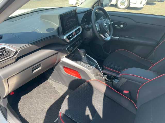 ダイハツ ロッキー G 宮崎県 2019(令1)年 4.6万km シャイニングホワイトパール デジタルインナーミラー　/純正エアロ　/シートヒーター　/衝突被害軽減ブレーキ　/横滑り防止　/アダプティブクルーズコントロール　/純正SDナビ　/バックカメラ　/ETC　/フルセグ　/フォグランプ/DVD/Bluetooth純正　