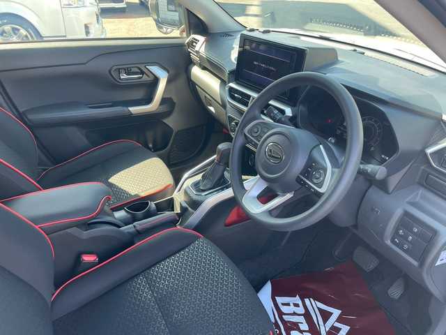 ダイハツ ロッキー G 宮崎県 2019(令1)年 4.6万km シャイニングホワイトパール デジタルインナーミラー　/純正エアロ　/シートヒーター　/衝突被害軽減ブレーキ　/横滑り防止　/アダプティブクルーズコントロール　/純正SDナビ　/バックカメラ　/ETC　/フルセグ　/フォグランプ/DVD/Bluetooth純正　