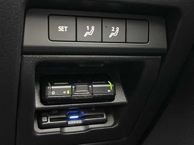 マツダ マツダ３ファストバック 15S レトロスポーツED 秋田県 2024(令6)年 0.6万km プラチナクォーツメタリック 純正ディスプレイオーディオ/純正BT、TV/純正18インチAW/バックカメラ/全方位カメラ/前後ドライブレコーダー/スペアキー/ETC/運助シートヒーター/パワーシート