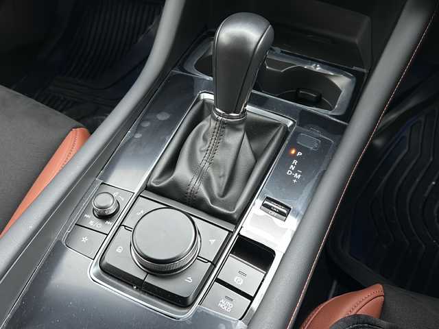 マツダ マツダ３ファストバック 15S レトロスポーツED 秋田県 2024(令6)年 0.6万km プラチナクォーツメタリック 純正ディスプレイオーディオ/純正BT、TV/純正18インチAW/バックカメラ/全方位カメラ/前後ドライブレコーダー/スペアキー/ETC/運助シートヒーター/パワーシート