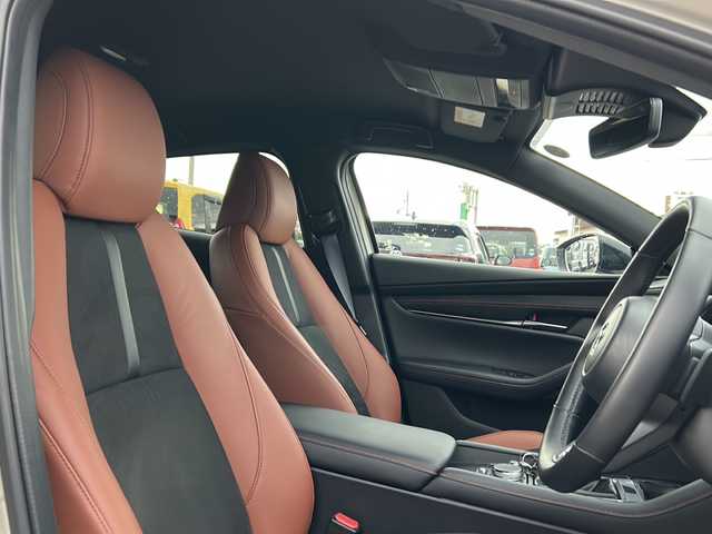 マツダ マツダ３ファストバック 15S レトロスポーツED 秋田県 2024(令6)年 0.6万km プラチナクォーツメタリック 純正ディスプレイオーディオ/純正BT、TV/純正18インチAW/バックカメラ/全方位カメラ/前後ドライブレコーダー/スペアキー/ETC/運助シートヒーター/パワーシート