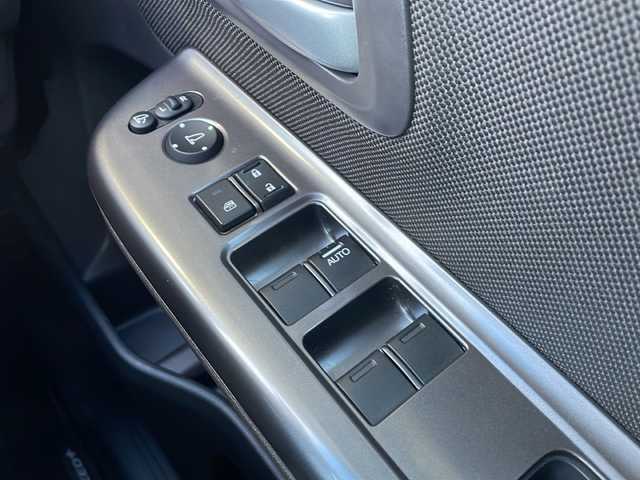 ホンダ フリード＋ ハイブリット G 静岡県 2023(令5)年 3万km プラチナホワイトパール 純正ナビ/・CD/DVD/ipod/SD/USB/Bluetooth/ラジオ/主要装備/・レーダークルーズコントロール　/・ドライブレコーダー　/・両側パワースライドドア　/・バックカメラ　/・レーンキープアシスト　/・シートヒーター　/・ヒーテッドドアミラー　/・ステアリングリモコン　/・ＬＥＤヘッドライト/・オートライト/・ステアリングリモコン/・コーナーセンサー/・プッシュスタート/・スマートキー