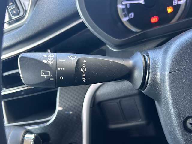 ダイハツ ムーヴ カスタム X LTD SAⅢ 静岡県 2018(平30)年 6.4万km パールホワイトⅢ 【安全装備】/スマートアシストIII/衝突回避・軽減ブレーキ機能/（車速約4km/hから80km/h間時警報アラーム喚起作動）/（前車相対速度約30km/h未満時衝突回避機能作動）/（前車相対速度約30km/hから80km/h時衝突軽減ブレーキ作動）/（対歩行者：車速約30km/h未満時回避機能作動、50km/h未満時軽減機能作動）/オートハイビーム（作動車速：約25km/h以上時）/誤発進抑制機能（障害物検知範囲前方4m以内・後方3m以内）/車線逸脱警報（作動車速：約60km/h以上時）/先行車発進お知らせ機能  /【主要装備】/・純正ナビ　/・ドライブレコーダー　/・バックカメラ　/・ＬＥＤヘッドライト　/・スマートキー　/・プッシュスタート　/・純正１５インチアルミホイール　/・シートヒーター　/・オートライト　/・ステアリングスイッチ