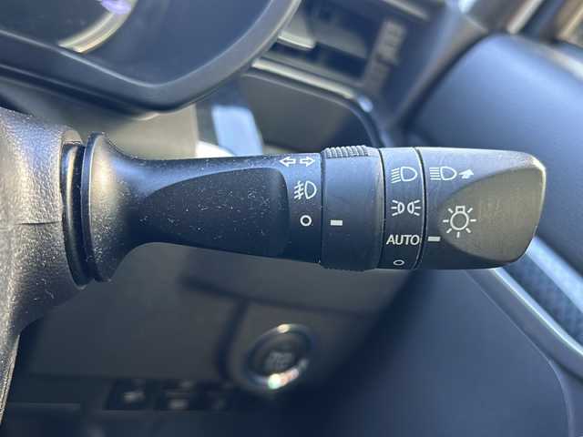 ダイハツ ムーヴ カスタム X LTD SAⅢ 静岡県 2018(平30)年 6.4万km パールホワイトⅢ 【安全装備】/スマートアシストIII/衝突回避・軽減ブレーキ機能/（車速約4km/hから80km/h間時警報アラーム喚起作動）/（前車相対速度約30km/h未満時衝突回避機能作動）/（前車相対速度約30km/hから80km/h時衝突軽減ブレーキ作動）/（対歩行者：車速約30km/h未満時回避機能作動、50km/h未満時軽減機能作動）/オートハイビーム（作動車速：約25km/h以上時）/誤発進抑制機能（障害物検知範囲前方4m以内・後方3m以内）/車線逸脱警報（作動車速：約60km/h以上時）/先行車発進お知らせ機能  /【主要装備】/・純正ナビ　/・ドライブレコーダー　/・バックカメラ　/・ＬＥＤヘッドライト　/・スマートキー　/・プッシュスタート　/・純正１５インチアルミホイール　/・シートヒーター　/・オートライト　/・ステアリングスイッチ