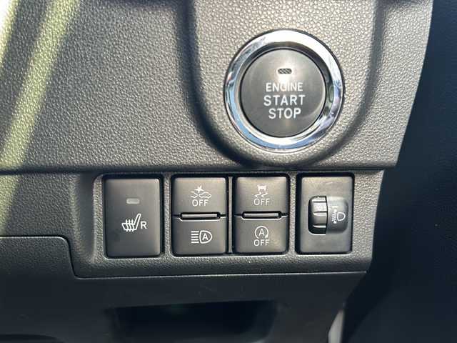 ダイハツ ムーヴ カスタム X LTD SAⅢ 静岡県 2018(平30)年 6.4万km パールホワイトⅢ 【安全装備】/スマートアシストIII/衝突回避・軽減ブレーキ機能/（車速約4km/hから80km/h間時警報アラーム喚起作動）/（前車相対速度約30km/h未満時衝突回避機能作動）/（前車相対速度約30km/hから80km/h時衝突軽減ブレーキ作動）/（対歩行者：車速約30km/h未満時回避機能作動、50km/h未満時軽減機能作動）/オートハイビーム（作動車速：約25km/h以上時）/誤発進抑制機能（障害物検知範囲前方4m以内・後方3m以内）/車線逸脱警報（作動車速：約60km/h以上時）/先行車発進お知らせ機能  /【主要装備】/・純正ナビ　/・ドライブレコーダー　/・バックカメラ　/・ＬＥＤヘッドライト　/・スマートキー　/・プッシュスタート　/・純正１５インチアルミホイール　/・シートヒーター　/・オートライト　/・ステアリングスイッチ