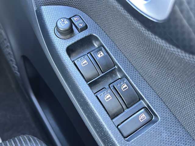 ダイハツ ムーヴ カスタム X LTD SAⅢ 静岡県 2018(平30)年 6.4万km パールホワイトⅢ 【安全装備】/スマートアシストIII/衝突回避・軽減ブレーキ機能/（車速約4km/hから80km/h間時警報アラーム喚起作動）/（前車相対速度約30km/h未満時衝突回避機能作動）/（前車相対速度約30km/hから80km/h時衝突軽減ブレーキ作動）/（対歩行者：車速約30km/h未満時回避機能作動、50km/h未満時軽減機能作動）/オートハイビーム（作動車速：約25km/h以上時）/誤発進抑制機能（障害物検知範囲前方4m以内・後方3m以内）/車線逸脱警報（作動車速：約60km/h以上時）/先行車発進お知らせ機能  /【主要装備】/・純正ナビ　/・ドライブレコーダー　/・バックカメラ　/・ＬＥＤヘッドライト　/・スマートキー　/・プッシュスタート　/・純正１５インチアルミホイール　/・シートヒーター　/・オートライト　/・ステアリングスイッチ