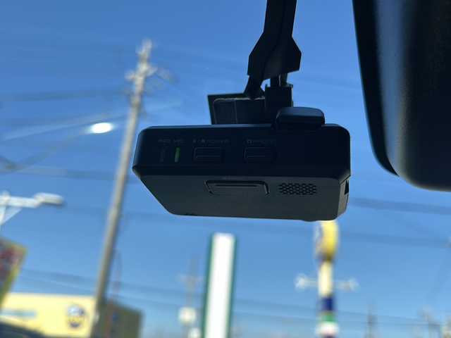 ダイハツ ムーヴ カスタム X LTD SAⅢ 静岡県 2018(平30)年 6.4万km パールホワイトⅢ 【安全装備】/スマートアシストIII/衝突回避・軽減ブレーキ機能/（車速約4km/hから80km/h間時警報アラーム喚起作動）/（前車相対速度約30km/h未満時衝突回避機能作動）/（前車相対速度約30km/hから80km/h時衝突軽減ブレーキ作動）/（対歩行者：車速約30km/h未満時回避機能作動、50km/h未満時軽減機能作動）/オートハイビーム（作動車速：約25km/h以上時）/誤発進抑制機能（障害物検知範囲前方4m以内・後方3m以内）/車線逸脱警報（作動車速：約60km/h以上時）/先行車発進お知らせ機能  /【主要装備】/・純正ナビ　/・ドライブレコーダー　/・バックカメラ　/・ＬＥＤヘッドライト　/・スマートキー　/・プッシュスタート　/・純正１５インチアルミホイール　/・シートヒーター　/・オートライト　/・ステアリングスイッチ