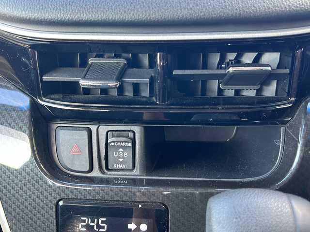 ダイハツ ムーヴ カスタム X LTD SAⅢ 静岡県 2018(平30)年 6.4万km パールホワイトⅢ 【安全装備】/スマートアシストIII/衝突回避・軽減ブレーキ機能/（車速約4km/hから80km/h間時警報アラーム喚起作動）/（前車相対速度約30km/h未満時衝突回避機能作動）/（前車相対速度約30km/hから80km/h時衝突軽減ブレーキ作動）/（対歩行者：車速約30km/h未満時回避機能作動、50km/h未満時軽減機能作動）/オートハイビーム（作動車速：約25km/h以上時）/誤発進抑制機能（障害物検知範囲前方4m以内・後方3m以内）/車線逸脱警報（作動車速：約60km/h以上時）/先行車発進お知らせ機能  /【主要装備】/・純正ナビ　/・ドライブレコーダー　/・バックカメラ　/・ＬＥＤヘッドライト　/・スマートキー　/・プッシュスタート　/・純正１５インチアルミホイール　/・シートヒーター　/・オートライト　/・ステアリングスイッチ