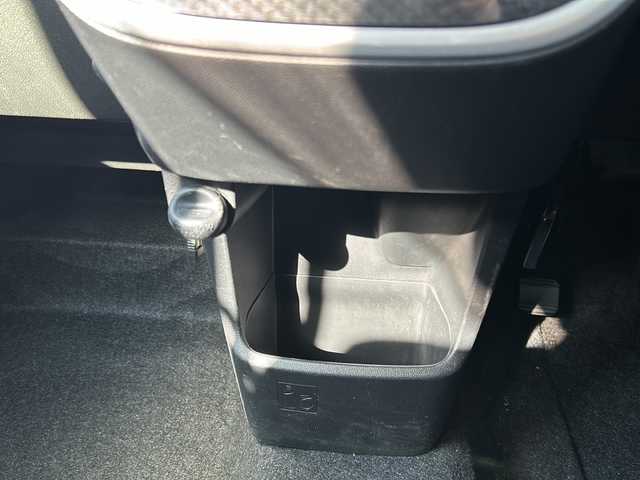 ダイハツ ムーヴ カスタム X LTD SAⅢ 静岡県 2018(平30)年 6.4万km パールホワイトⅢ 【安全装備】/スマートアシストIII/衝突回避・軽減ブレーキ機能/（車速約4km/hから80km/h間時警報アラーム喚起作動）/（前車相対速度約30km/h未満時衝突回避機能作動）/（前車相対速度約30km/hから80km/h時衝突軽減ブレーキ作動）/（対歩行者：車速約30km/h未満時回避機能作動、50km/h未満時軽減機能作動）/オートハイビーム（作動車速：約25km/h以上時）/誤発進抑制機能（障害物検知範囲前方4m以内・後方3m以内）/車線逸脱警報（作動車速：約60km/h以上時）/先行車発進お知らせ機能  /【主要装備】/・純正ナビ　/・ドライブレコーダー　/・バックカメラ　/・ＬＥＤヘッドライト　/・スマートキー　/・プッシュスタート　/・純正１５インチアルミホイール　/・シートヒーター　/・オートライト　/・ステアリングスイッチ