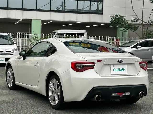 スバル ＢＲＺ R 熊本県 2018(平30)年 9.2万km クリスタルホワイトP 社外ナビ/（CD・DVD・フルセグTV・BTオーディオ・SD）/ETC/ドライブレコーダー/純正17インチAW/LEDヘッドライト/フォグライト/キーレスキー/横滑り防止装置/純正フロアマット/スペアキー×1本/サマータイヤ付き純正17インチAW積込み