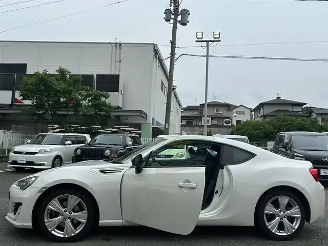 スバル ＢＲＺ R 熊本県 2018(平30)年 9.2万km クリスタルホワイトP 社外ナビ/（CD・DVD・フルセグTV・BTオーディオ・SD）/ETC/ドライブレコーダー/純正17インチAW/LEDヘッドライト/フォグライト/キーレスキー/横滑り防止装置/純正フロアマット/スペアキー×1本/サマータイヤ付き純正17インチAW積込み