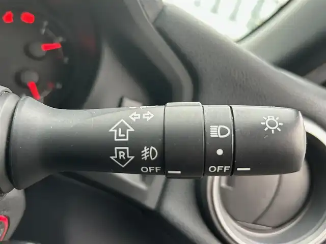 スバル ＢＲＺ R 熊本県 2018(平30)年 9.2万km クリスタルホワイトP 社外ナビ/（CD・DVD・フルセグTV・BTオーディオ・SD）/ETC/ドライブレコーダー/純正17インチAW/LEDヘッドライト/フォグライト/キーレスキー/横滑り防止装置/純正フロアマット/スペアキー×1本/サマータイヤ付き純正17インチAW積込み