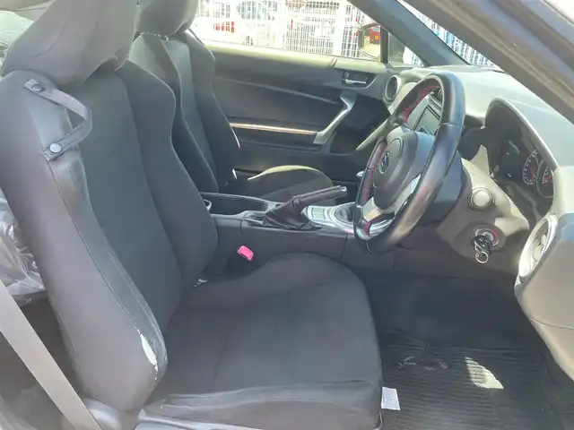 スバル ＢＲＺ R 熊本県 2018(平30)年 9.2万km クリスタルホワイトP 社外ナビ/（CD・DVD・フルセグTV・BTオーディオ・SD）/ETC/ドライブレコーダー/純正17インチAW/LEDヘッドライト/フォグライト/キーレスキー/横滑り防止装置/純正フロアマット/スペアキー×1本/サマータイヤ付き純正17インチAW積込み