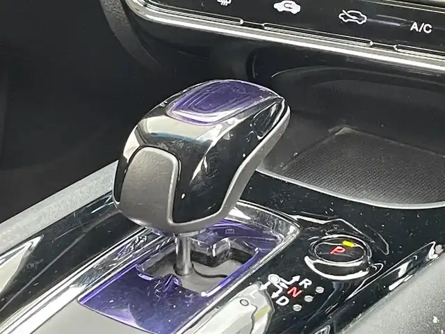 ホンダ ヴェゼル ハイブリッド X 三重県 2014(平26)年 11万km ルーセブラックM (株)IDOMが運営する【じしゃロン四日市店】の自社ローン専用車両になります。こちらは現金またはオートローンご利用時の価格です。自社ローンご希望の方は別途その旨お申付け下さい/純正HDDナビ（CD/DVD/BT/AM/FM）/フルセグTV/ETC/クルーズコントロール/バックカメラ/エンジンスタートボタン/スマートキー/社外16インチAW