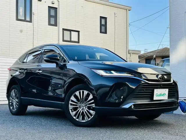 トヨタ ハリアー Z レザーパッケージ 長崎県 2021(令3)年 5万km プレシャスブラックパール ワンオーナー/純正メーカーオプションナビ（JLB)/・DTV/Bluetooth/バックカメラ/全方位モニタ/JLBプレミアムサウンドシステム/ヘッドアップディスプレイ/電動格納シート（メモリ付き）/前席パワーシート/前席エアシート/前席シートヒーター/全席レザーシート/ドラレコ機能付きデジタルインナーミラー/ステアリングヒーター/パワーバックドア/Toyota Safety Sense/・プリクラッシュセーフティ/・レーントレーシングアシスト/・アダプティブハイビームシステム/・ロードサインアシスト/・レーダークルーズコントロール/・先行車発進告知機能/横滑り防止機能/イモビライザーシステム/純正フロアマット/純正19インチアルミホイール/純正LEDヘッドライト/フォグランプ/ビルトインETC2.0/プッシュエンジンスタート/スマートキー×２/取扱説明書/新車時保証書