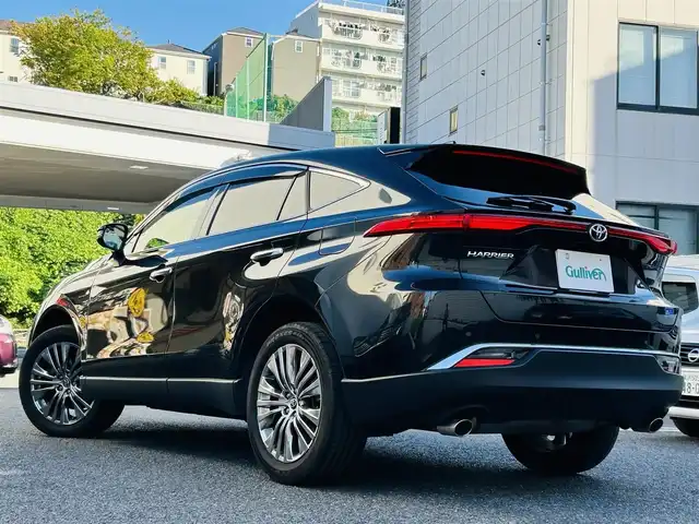 トヨタ ハリアー Z レザーパッケージ 長崎県 2021(令3)年 5万km プレシャスブラックパール ワンオーナー/純正メーカーオプションナビ（JLB)/・DTV/Bluetooth/バックカメラ/全方位モニタ/JLBプレミアムサウンドシステム/ヘッドアップディスプレイ/電動格納シート（メモリ付き）/前席パワーシート/前席エアシート/前席シートヒーター/全席レザーシート/ドラレコ機能付きデジタルインナーミラー/ステアリングヒーター/パワーバックドア/Toyota Safety Sense/・プリクラッシュセーフティ/・レーントレーシングアシスト/・アダプティブハイビームシステム/・ロードサインアシスト/・レーダークルーズコントロール/・先行車発進告知機能/横滑り防止機能/イモビライザーシステム/純正フロアマット/純正19インチアルミホイール/純正LEDヘッドライト/フォグランプ/ビルトインETC2.0/プッシュエンジンスタート/スマートキー×２/取扱説明書/新車時保証書
