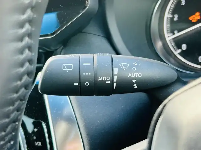 トヨタ ハリアー Z レザーパッケージ 長崎県 2021(令3)年 5万km プレシャスブラックパール ワンオーナー/純正メーカーオプションナビ（JLB)/・DTV/Bluetooth/バックカメラ/全方位モニタ/JLBプレミアムサウンドシステム/ヘッドアップディスプレイ/電動格納シート（メモリ付き）/前席パワーシート/前席エアシート/前席シートヒーター/全席レザーシート/ドラレコ機能付きデジタルインナーミラー/ステアリングヒーター/パワーバックドア/Toyota Safety Sense/・プリクラッシュセーフティ/・レーントレーシングアシスト/・アダプティブハイビームシステム/・ロードサインアシスト/・レーダークルーズコントロール/・先行車発進告知機能/横滑り防止機能/イモビライザーシステム/純正フロアマット/純正19インチアルミホイール/純正LEDヘッドライト/フォグランプ/ビルトインETC2.0/プッシュエンジンスタート/スマートキー×２/取扱説明書/新車時保証書