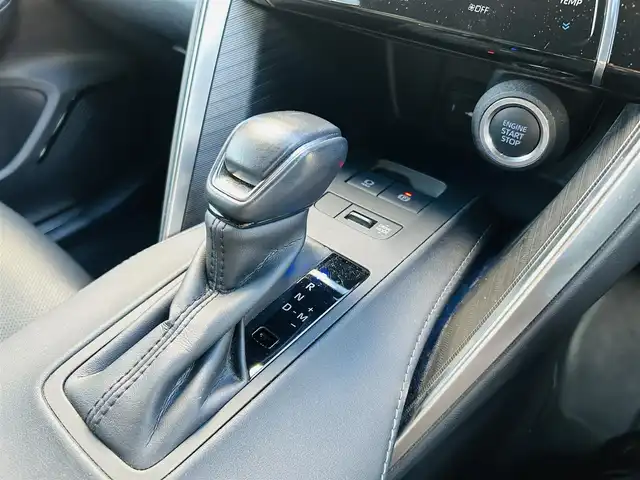 トヨタ ハリアー Z レザーパッケージ 長崎県 2021(令3)年 5万km プレシャスブラックパール ワンオーナー/純正メーカーオプションナビ（JLB)/・DTV/Bluetooth/バックカメラ/全方位モニタ/JLBプレミアムサウンドシステム/ヘッドアップディスプレイ/電動格納シート（メモリ付き）/前席パワーシート/前席エアシート/前席シートヒーター/全席レザーシート/ドラレコ機能付きデジタルインナーミラー/ステアリングヒーター/パワーバックドア/Toyota Safety Sense/・プリクラッシュセーフティ/・レーントレーシングアシスト/・アダプティブハイビームシステム/・ロードサインアシスト/・レーダークルーズコントロール/・先行車発進告知機能/横滑り防止機能/イモビライザーシステム/純正フロアマット/純正19インチアルミホイール/純正LEDヘッドライト/フォグランプ/ビルトインETC2.0/プッシュエンジンスタート/スマートキー×２/取扱説明書/新車時保証書