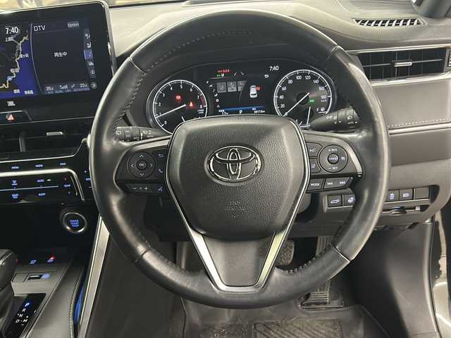 トヨタ ハリアー Z レザーパッケージ 長崎県 2021(令3)年 5.1万km プレシャスブラックパール ワンオーナー/純正メーカーオプションナビ（JLB)/・Bluetooth/・フルセグ/・ETC2.0/全方位モニタ/JLBプレミアムサウンドシステム/ヘッドアップディスプレイ/電動格納シート（メモリ付き）/前席パワーシート/前席エアシート/前席シートヒーター/全席レザーシート/ドラレコ機能付きデジタルインナーミラー/ステアリングヒーター/パワーバックドア/Toyota Safety Sense/・プリクラッシュセーフティ/・レーントレーシングアシスト/・アダプティブハイビームシステム/・ロードサインアシスト/・レーダークルーズコントロール/・先行車発進告知機能/横滑り防止機能/イモビライザーシステム/純正フロアマット/純正19インチアルミホイール/純正LEDヘッドライト/クリアランスソナー/フォグランプ/純正バイザー/プッシュエンジンスタート/スマートキー×２/取扱説明書/新車時保証書