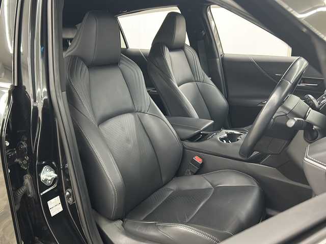 トヨタ ハリアー Z レザーパッケージ 長崎県 2021(令3)年 5.1万km プレシャスブラックパール ワンオーナー/純正メーカーオプションナビ（JLB)/・Bluetooth/・フルセグ/・ETC2.0/全方位モニタ/JLBプレミアムサウンドシステム/ヘッドアップディスプレイ/電動格納シート（メモリ付き）/前席パワーシート/前席エアシート/前席シートヒーター/全席レザーシート/ドラレコ機能付きデジタルインナーミラー/ステアリングヒーター/パワーバックドア/Toyota Safety Sense/・プリクラッシュセーフティ/・レーントレーシングアシスト/・アダプティブハイビームシステム/・ロードサインアシスト/・レーダークルーズコントロール/・先行車発進告知機能/横滑り防止機能/イモビライザーシステム/純正フロアマット/純正19インチアルミホイール/純正LEDヘッドライト/クリアランスソナー/フォグランプ/純正バイザー/プッシュエンジンスタート/スマートキー×２/取扱説明書/新車時保証書